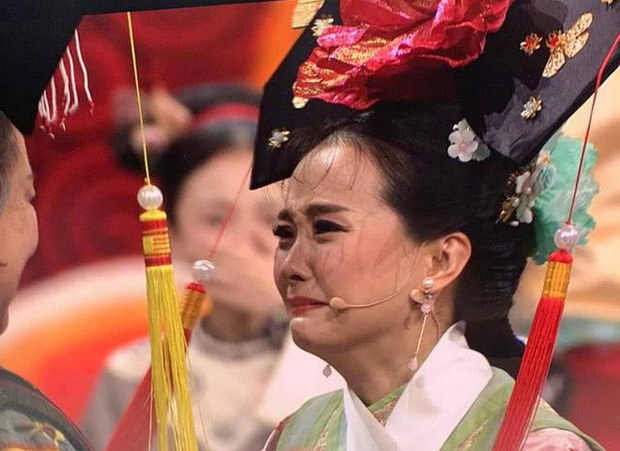 Hình ảnh của Vương Diễm trong 1 show truyền hình gần đây khiến người hâm mộ lo lắng