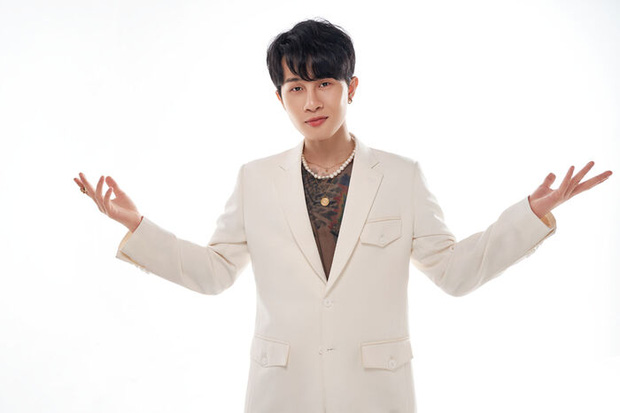 Thông tin Jack từng làm giáo viên âm nhạc khiến netizen mông lung không thể hiểu nổi vì lệch nhau từ lời nói của nam ca sĩ cho đến các thầy cô giáo