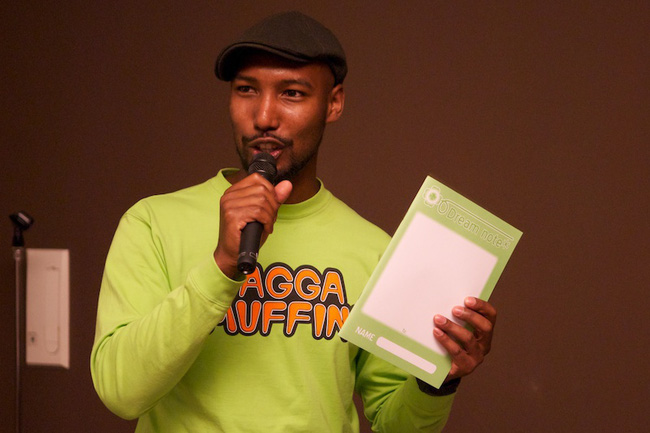 Nhạc sĩ David Yano.