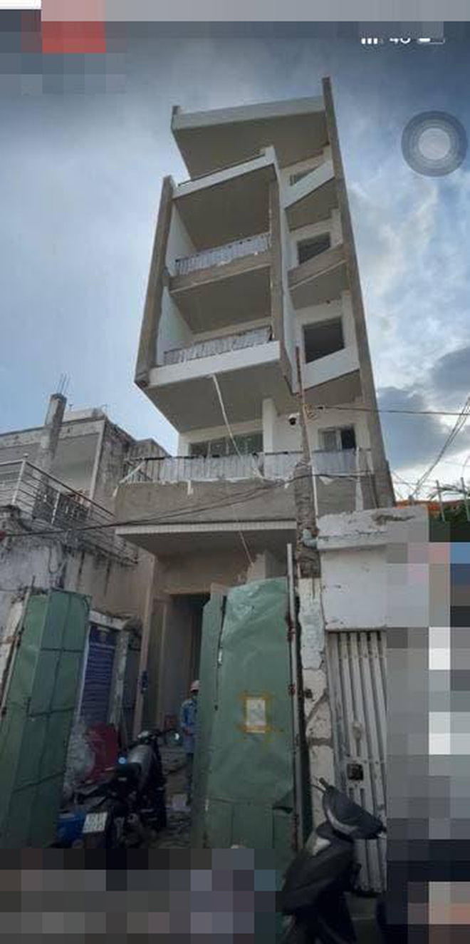 Cách đây không lâu, Lý Bình đã mua xe mới, xây nhà, anh còn gọi tên Phương Trinh vào để khoe và gọi bằng 