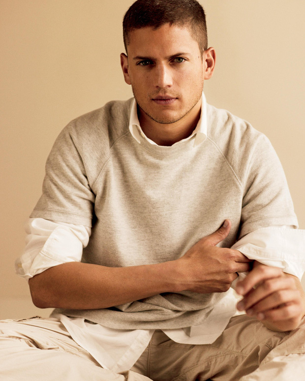 Wentworth Miller trung thành với kiểu tóc húi cua, cắt ngắn và không cần tạo kiểu, có lẽ chỉ gương mặt cực phẩm như anh mới để được kiểu này