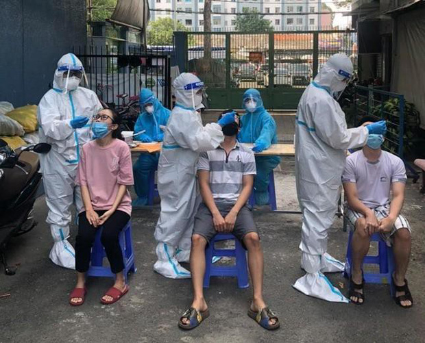 Từ 16h chiều 9/8, Trung tâm Dịch vụ Ký túc xá Bách khoa đã áp dụng cách ly hoàn toàn phòng ở tại ký túc xá để tránh tình trạng lây nhiễm chéo giữa các phòng