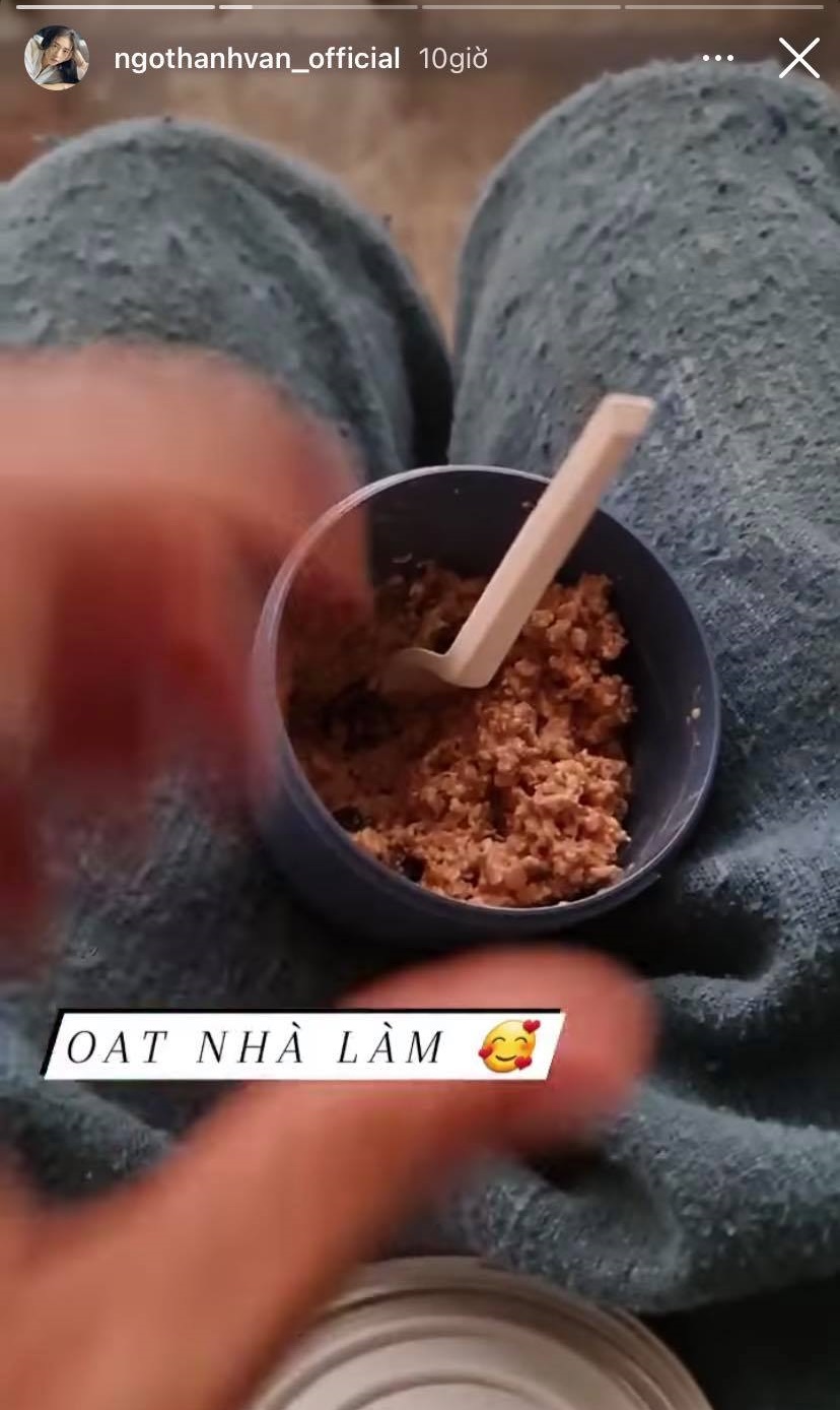 Tình trẻ mới 5 giờ sáng đã dậy làm đồ ăn cho Ngô Thanh Vân mang đi làm