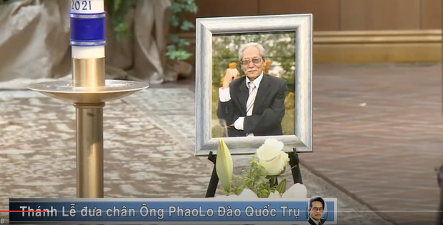 Di ảnh của NSƯT Đào Quốc Trụ được đặt trang trọng tại nhà thờ