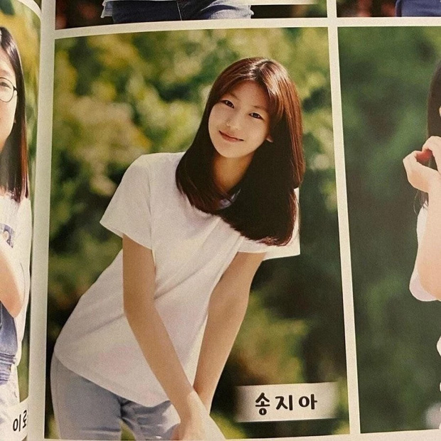 Bức ảnh tốt nghiệp tiểu học của Ji Ah đã gây bão mạng xã hội