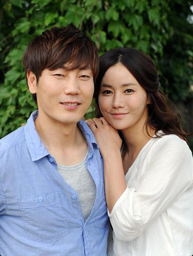 Park Ip Sun từng là diễn viên triển vọng nhưng cô đã lui về làm hậu phương cho Song Jong Kook