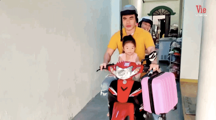 Hành trình đi Sapa tại gia của nhà Lê Dương Bảo Lâm, nhìn biểu cảm của 2 con gái mà cười ngất