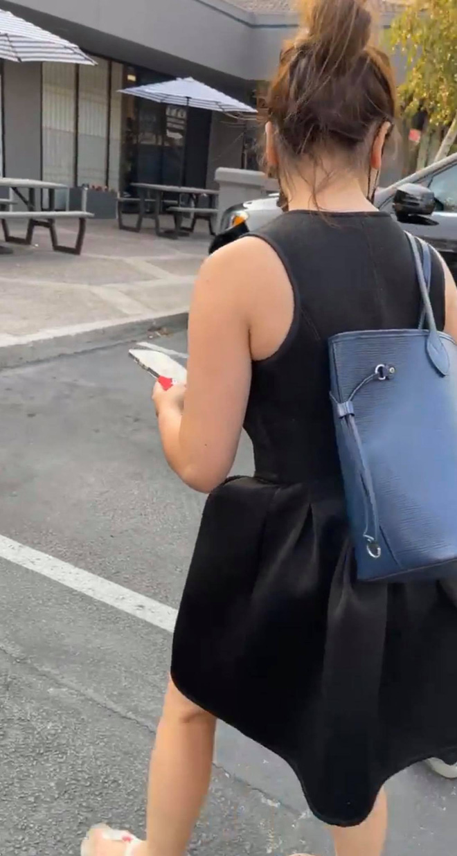 Không hề ngại ngùng hay lẩn tránh, Đan Trường cho hình ảnh của Thuỷ Tiên lên sóng lúc livestream trò chuyện cùng khán giả