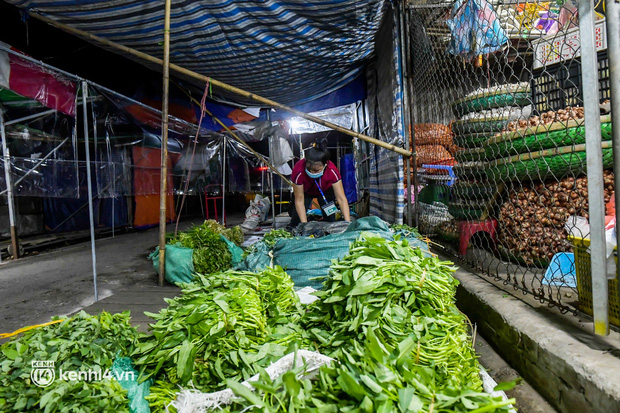 Người dân vào chợ mua hàng phải xuất trình 