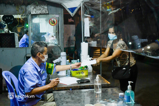 Bên cạnh đó, để tạo điều kiện cho người dân mua sắm nhu yếu phẩm hằng ngày, Trung tâm Kinh doanh chợ đầu mối phía Nam đồng ý tiếp nhận 