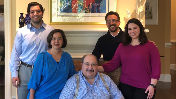 Sara DeSantis và gia đình cô.