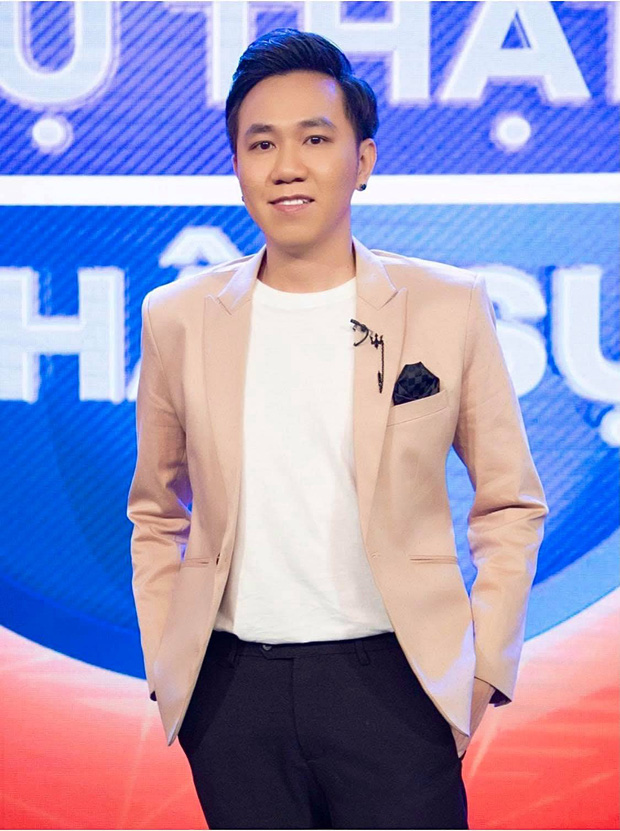 Anh Đức cho biết nguồn lây khiến anh bị nhiễm Covid-19 có thể là do đi siêu thị mua thực phẩm. Tuy nhiên đây chỉ là chia sẻ từ bản thân Anh Đức chứ chưa có kết luận cụ thể