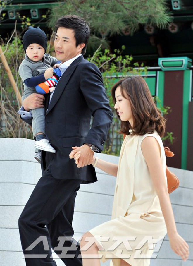 Hình ảnh hạnh phúc của Kwon Sang Woo và Son Tae Young khiến dân tình phải xuýt xoa