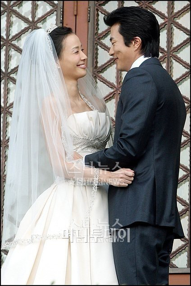 Bất chấp bị phản đối, mất fan và hợp đồng quảng cáo, Kwon Sang Woo vẫn quyết tâm lấy người mình yêu