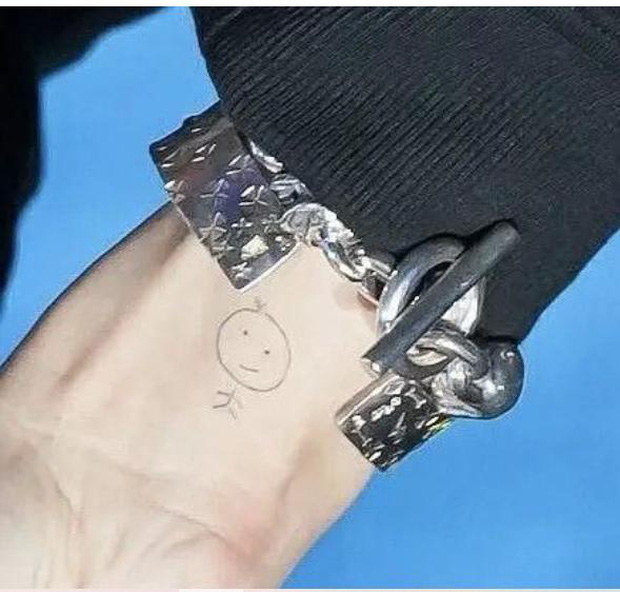 Cận cảnh hình xăm được cho là giống như 1 nhóc tì