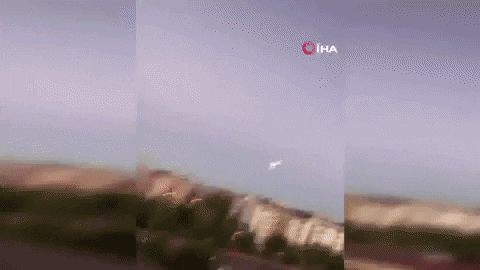 Khoảnh khắc TikToker rơi xuống được ống kính tình cờ ghi lại