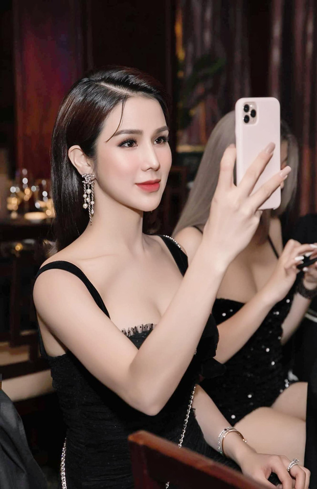 Từ hồi về làm phu nhân hào môn, Diệp Lâm Anh cũng chuyển hướng sang kinh doanh và khá thành công. Cô làm bà chủ của chuỗi cửa hàng ăn uống nổi tiếng ở TP.HCM