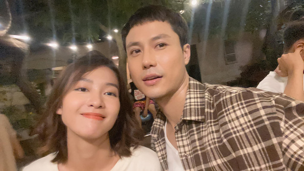 Nữ diễn viên trông khá tươi tắn dẫu gương mặt hốc hác gầy đi nhiều