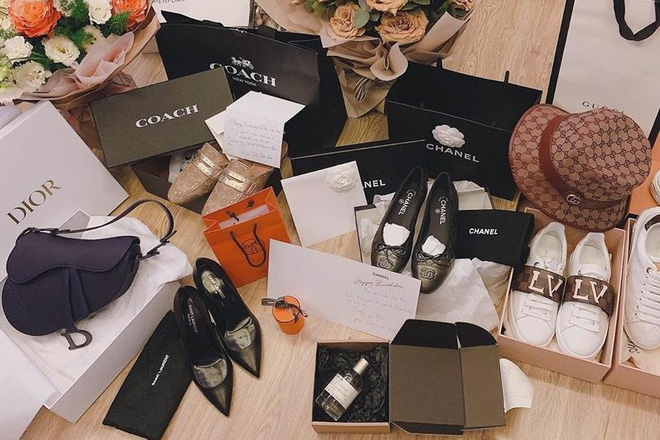 Lấy chồng là đại gia cực giàu, Diệp Lâm Anh khiến nhiều người ngưỡng mộ vì liên tục tậu đồ hiệu, hình ảnh mỹ nhân 