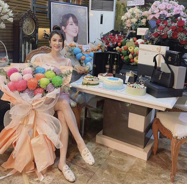 Cách đây 2 ngày, Diệp Lâm Anh lẻ bóng đón sinh nhật, chồng của cô không hề xuất hiện và không có bất kì động thái chúc mừng nào