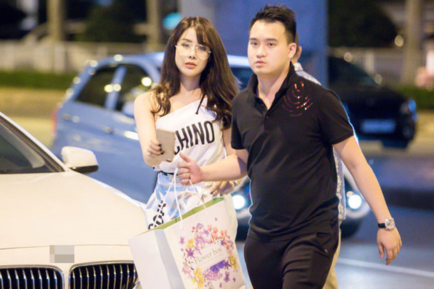 Sau khi về chung nhà, 2 vợ chồng gắn bó từ công việc đến cuộc sống