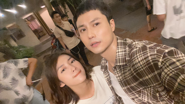 Dù lần đầu hợp tác nhưng Khả Ngân và Thanh Sơn đã tỏ ra khá thân thiết, kết hợp khá ăn ý trong bộ phim