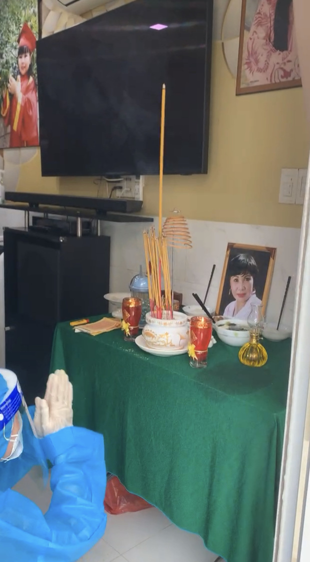 Nhìn nụ cười trên di ảnh của cố nghệ sĩ Bạch Mai, ai cũng đau lòng, xót xa