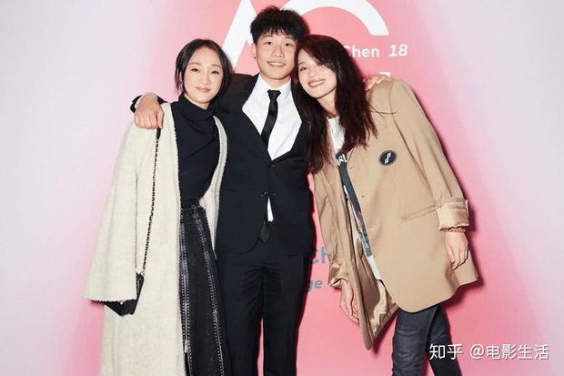 Tham dự sự kiện này có Thư Kỳ và Châu Tấn - 2 người bạn thân thiết của tài tử họ Trần