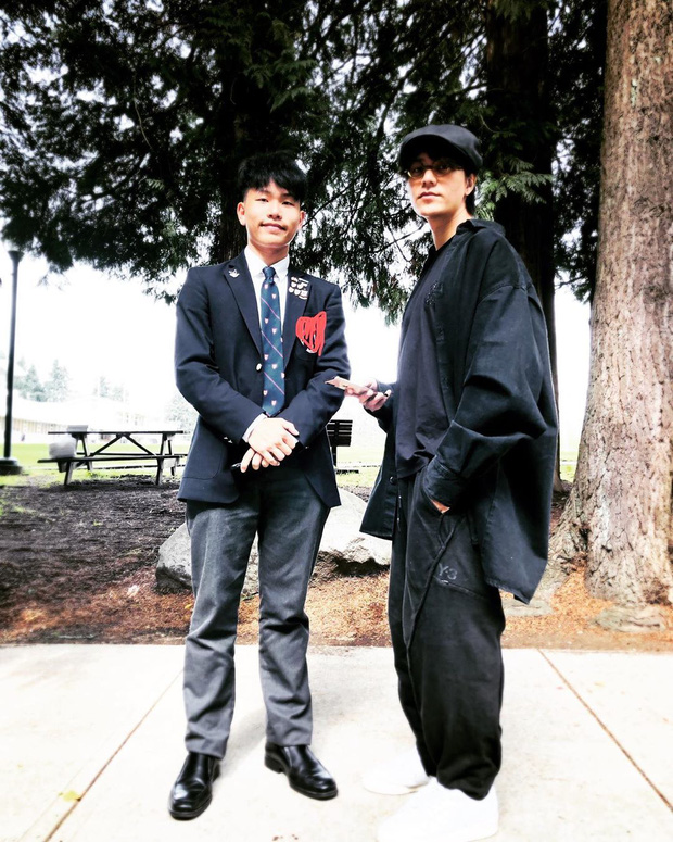 Hình ảnh 2 cha con được nam diễn viên chia sẻ