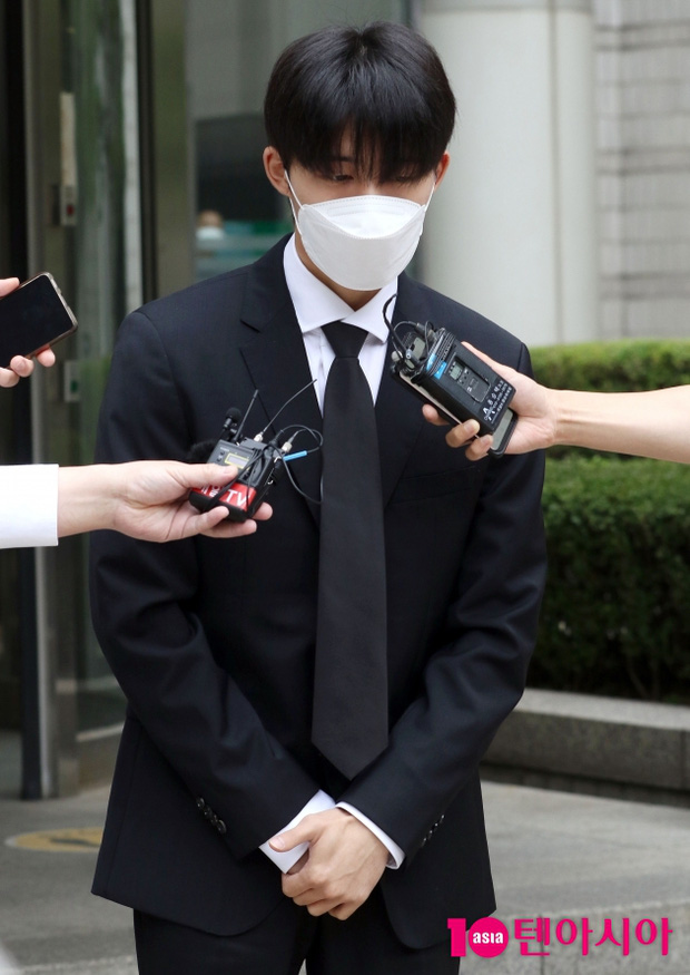 B.I thừa nhận rất hối hận về sai lầm của mình