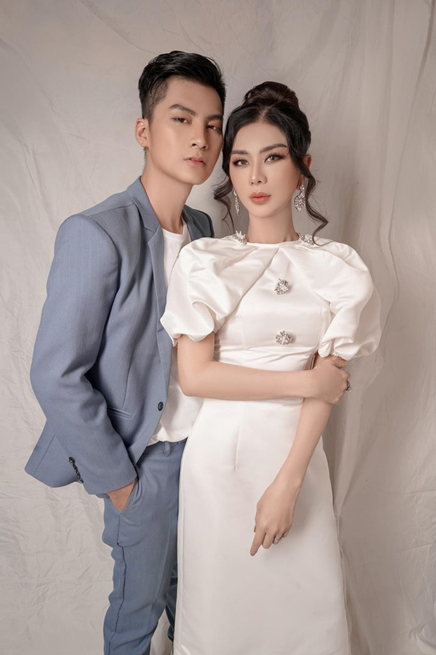 Là con trai, hầu như ai cũng mê game nhưng lần này có lẽ ông xã Lâm Khánh Chi nên tiết chế hơn để chiều lòng 