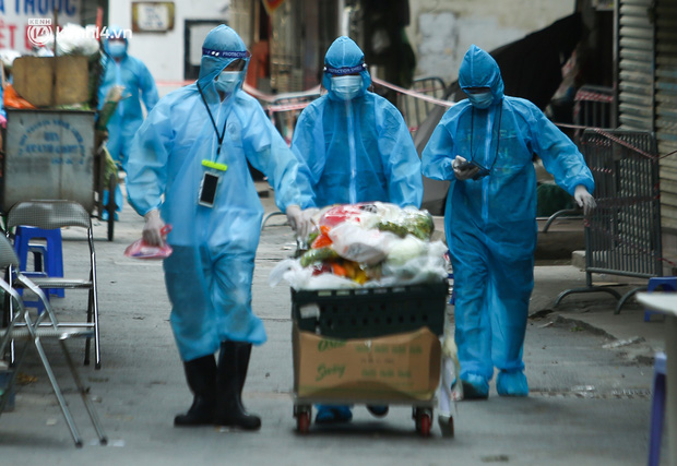 Chuyên gia nhận định, đợt dịch này tại Hà Nội gồm nhiều ổ dịch trong cộng đồng dân cư, tạo nên các làn sóng lây nhiễm liên tiếp, kéo dài trong nhiều ngày (Ảnh: Đinh Huy)