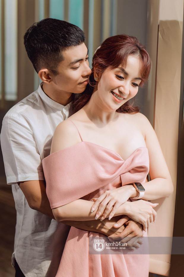 Hành động của cặp đôi chị em đang chứng minh cuộc sống hôn nhân của họ vẫn cực viên mãn, hạnh phúc