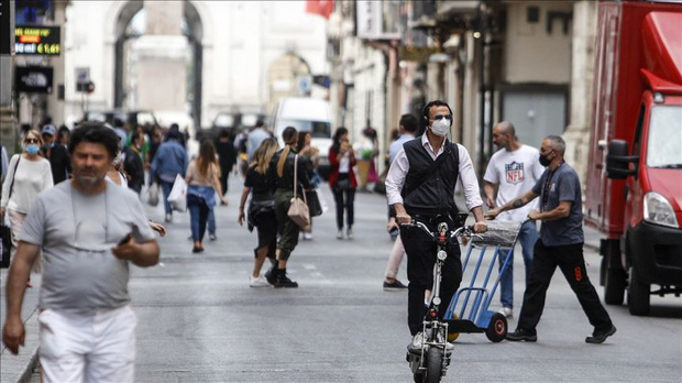 Italy đang học cách sống chung với Covid-19 (Ảnh minh họa: Anadolu Agency)