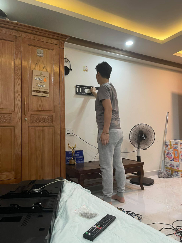 Mặc dù vậy, nữ ca sĩ vẫn chưa cho chồng ngủ cùng để tiếp tục thử thách sau 5 lần 7 lượt thất hứa