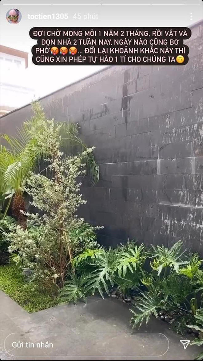 Tại TP.HCM, Tóc Tiên cũng có căn biệt thự sân vườn rộng 270m2, đây là nơi 2 vợ chồng đang sinh sống hiện tại