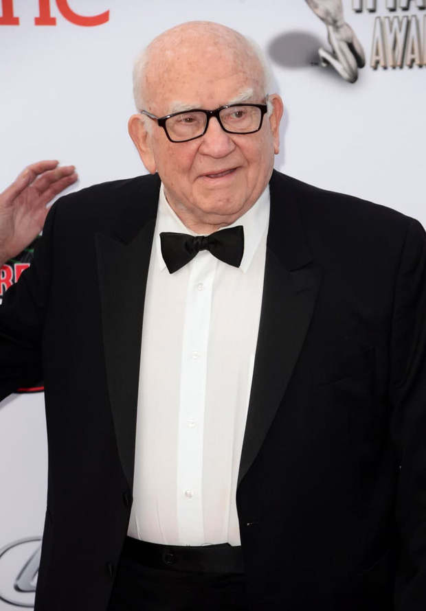 Ed Asner đã cống hiến cả đời mình cho nghệ thuật và giành được rất nhiều giải thưởng lớn nhỏ, đặc biệt là 7 lần giành giải Emmy cho nhiều hạng mục