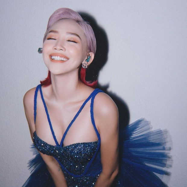 Trước khi trở thành nữ ca sĩ thành công và luôn truyền năng lượng tích cực như hiện tại, Tóc Tiên từng trải qua nhiều chuyện buồn trong quá khứ