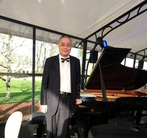 Khách mời quý của bữa tiệc là nghệ sĩ piano Lưu Thi Côn. Ông đã bay từ Hong Kong tới Dubai để tham dự 1 sự kiện giao lưu văn hoá trước, rồi lên chuyến phi cơ riêng chuyên biệt của Triệu Vy để đến Pháp. Toàn bộ mọi thứ đều do Triệu Vy đích thân lo liệu và đón tiếp