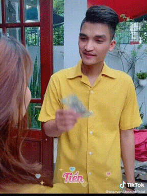 Sau khi cô vợ tỏ rõ sự khó chịu và hỏi 