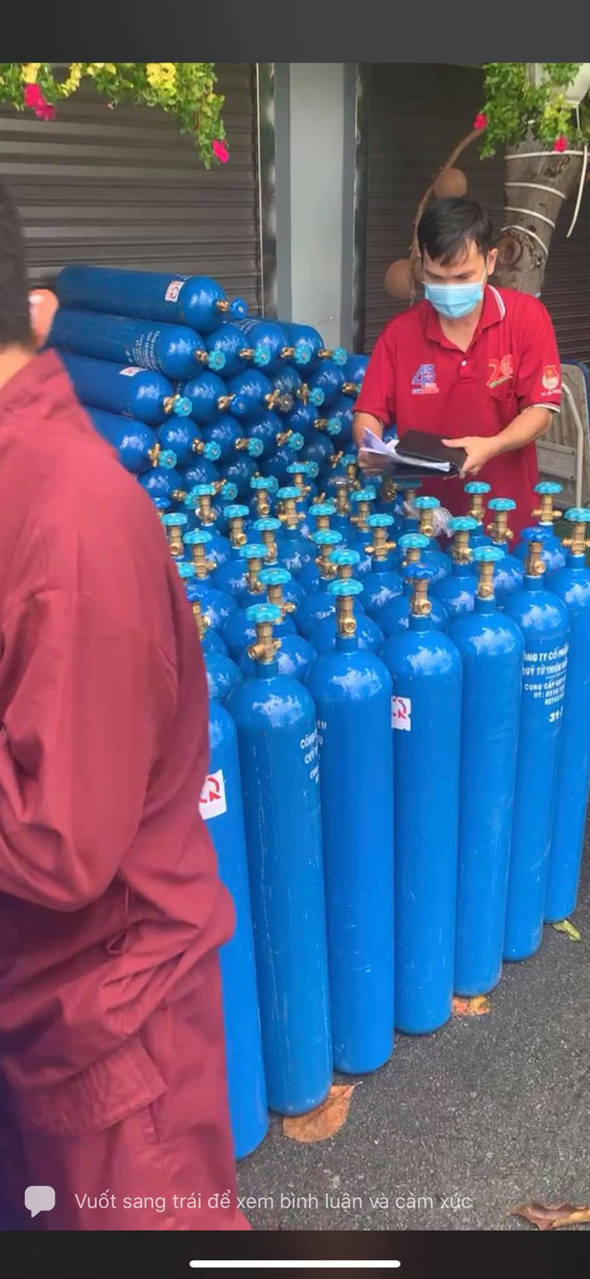 Nhóm Thiện Nguyện Nhất Tâm đã bàn giao lại lượng lớn bình oxy nhận từ Công ty Đại Nam cho Thành đoàn TP.HCM