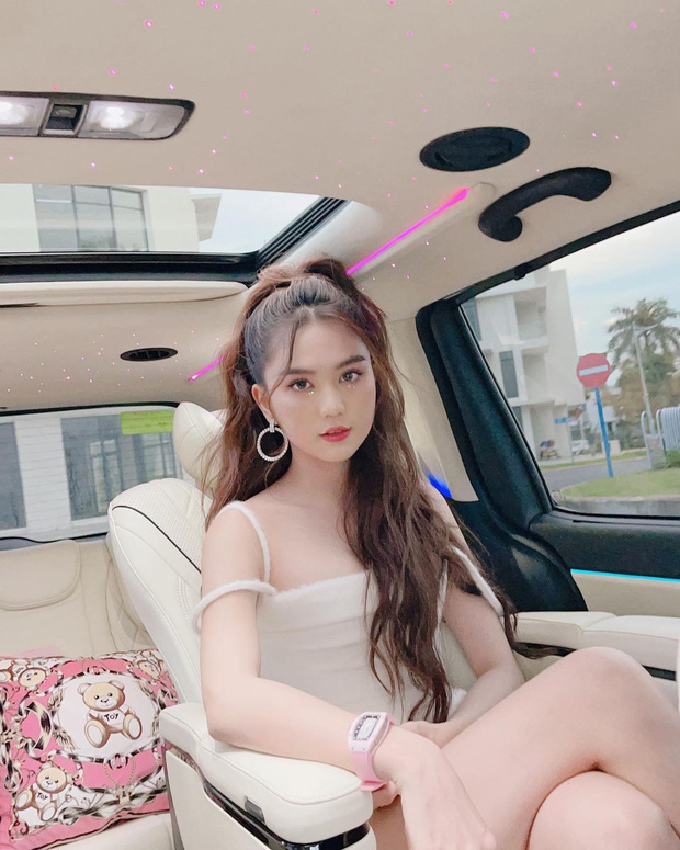Ngọc Trinh cũng tận hưởng cuộc sống sang chảnh không hề kém cạnh