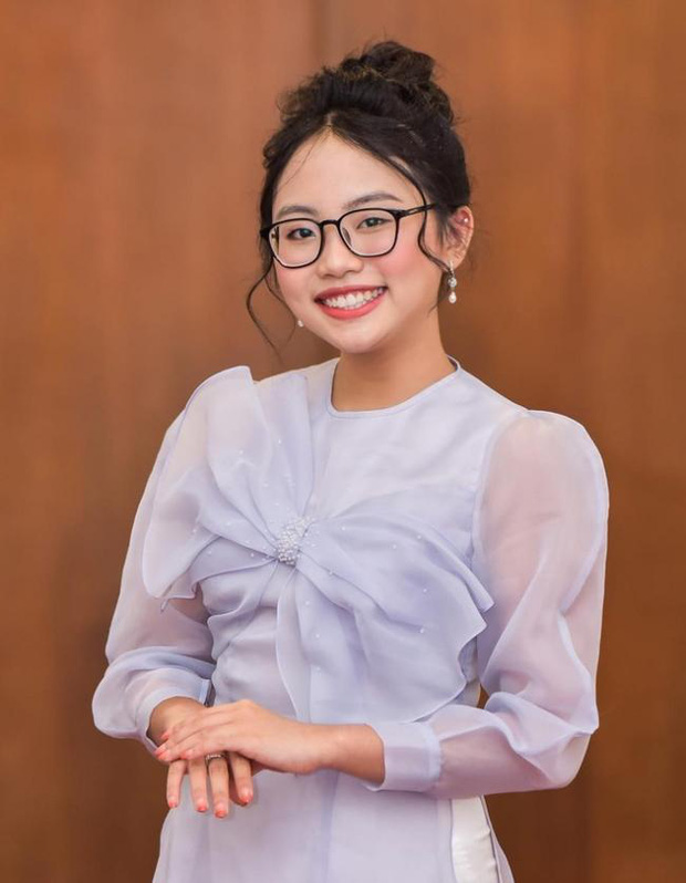 Theo lời Phương Mỹ Chi, nguyên nhân khiến gia đình mắc bệnh nghi là do mẹ đi siêu thị mua lương thực