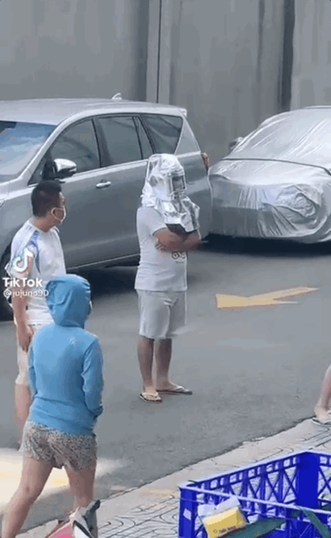 Một trong số những bộ đồ đi test cute của dân tình