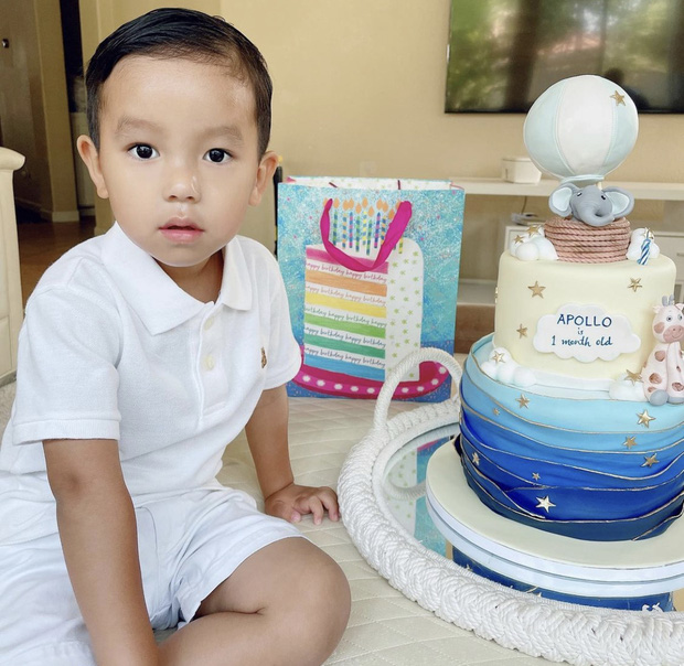 Maximus càng lớn càng bảnh bao và ra dáng anh cả bên trong gia đình hào môn