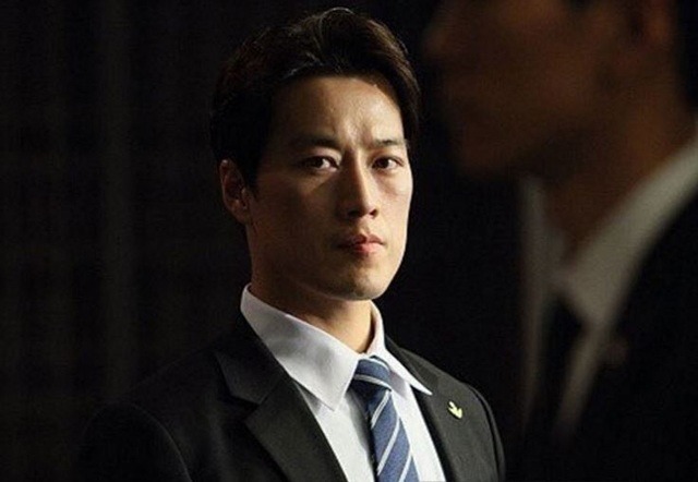 Vệ sĩ đẹp trai như tài tử của Tổng thống Hàn từng nghỉ việc vì nổi tiếng giờ ra sao? - 3