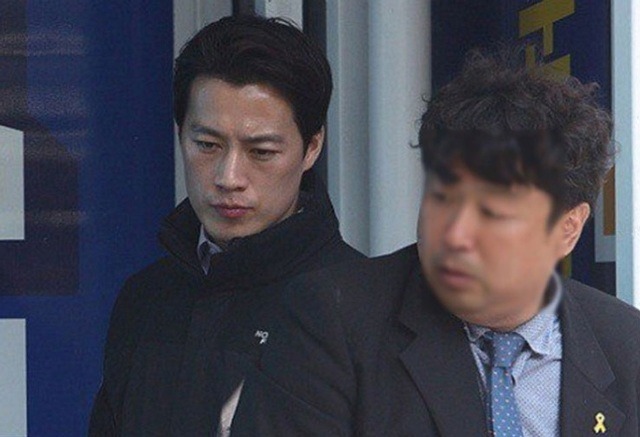 Vệ sĩ đẹp trai như tài tử của Tổng thống Hàn từng nghỉ việc vì nổi tiếng giờ ra sao? - 4