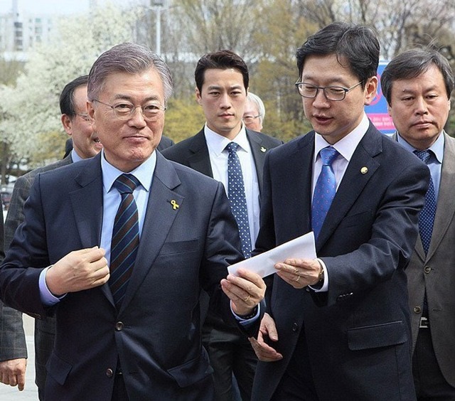 Vệ sĩ đẹp trai như tài tử của Tổng thống Hàn từng nghỉ việc vì nổi tiếng giờ ra sao? - 5