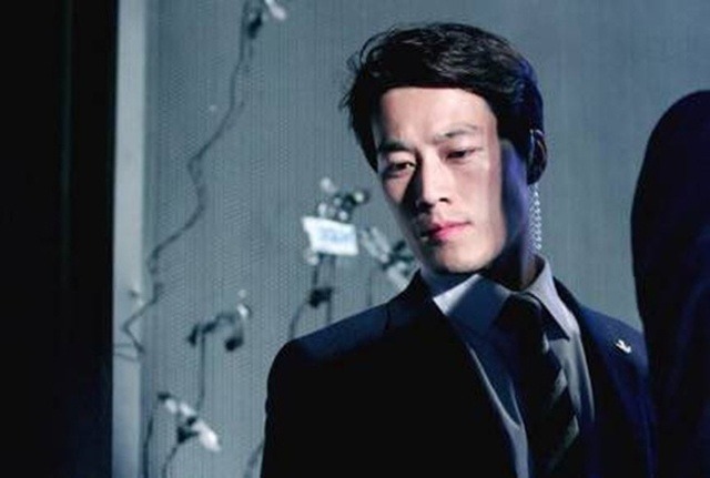 Vệ sĩ đẹp trai như tài tử của Tổng thống Hàn từng nghỉ việc vì nổi tiếng giờ ra sao? - 6