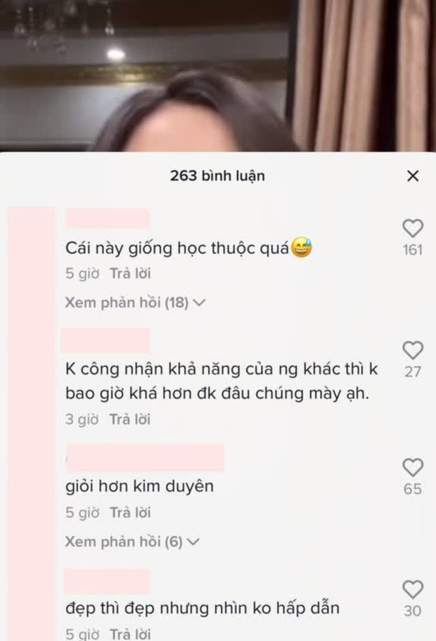 Rất nhiều người khuyên nhủ nàng Hậu nên trau dồi kỹ năng ngoại ngữ nhiều hơn